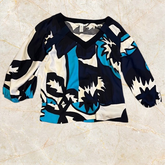 Diane von Furstenberg silk blend 3/4 sleeve length top size 0 blue, black, white - Picture 1 of 11